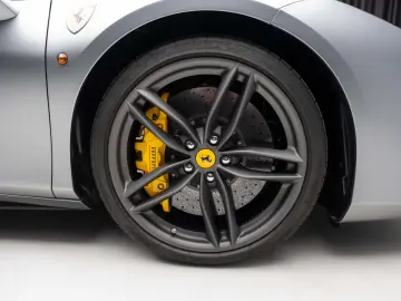 Ferrari 488 GTB LIFT JBL Camera Daytona Seats