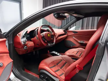 Ferrari 488 GTB LIFT JBL Camera Daytona Seats
