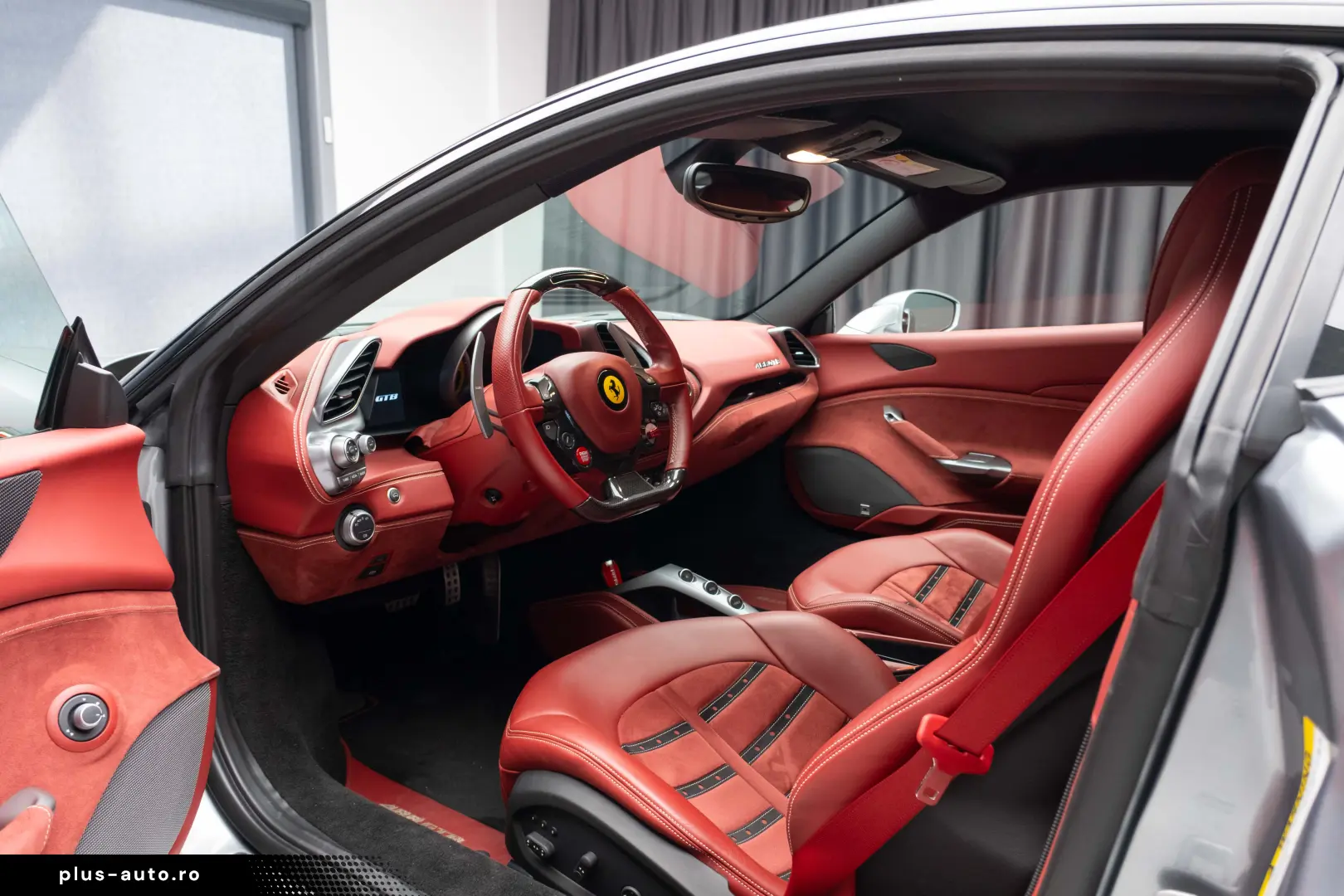 Ferrari 488 GTB LIFT JBL Camera Daytona Seats