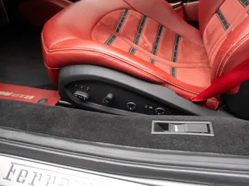 Ferrari 488 GTB LIFT JBL Camera Daytona Seats