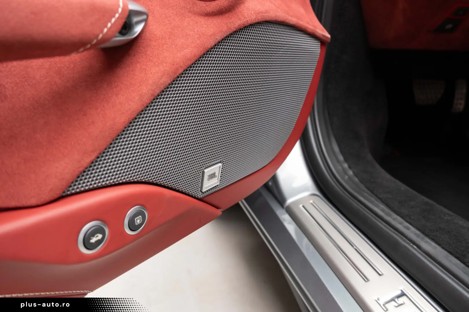 Ferrari 488 GTB LIFT JBL Camera Daytona Seats