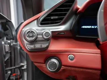 Ferrari 488 GTB LIFT JBL Camera Daytona Seats