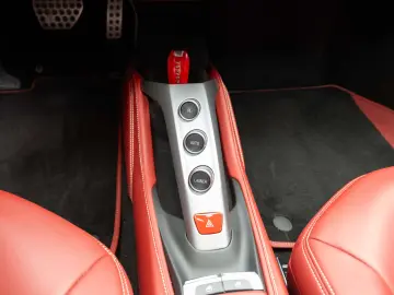 Ferrari 488 GTB LIFT JBL Camera Daytona Seats