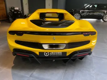 Ferrari 296 GTB Giallo Daytona Kamr