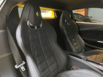 Ferrari 296 GTB Giallo Daytona Kamr