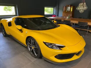 Ferrari 296 GTB Giallo Daytona Kamr