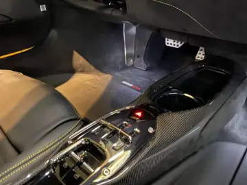 Ferrari 296 GTB Giallo Daytona Kamr