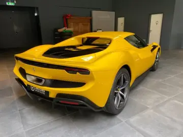 Ferrari 296 GTB Giallo Daytona Kamr