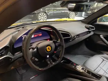 Ferrari 296 GTB Giallo Daytona Kamr