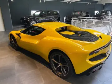 Ferrari 296 GTB Giallo Daytona Kamr