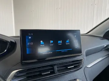 PEUGEOT 3008 1.2 PureTech 130CP Allure Pack EAT8 S&S