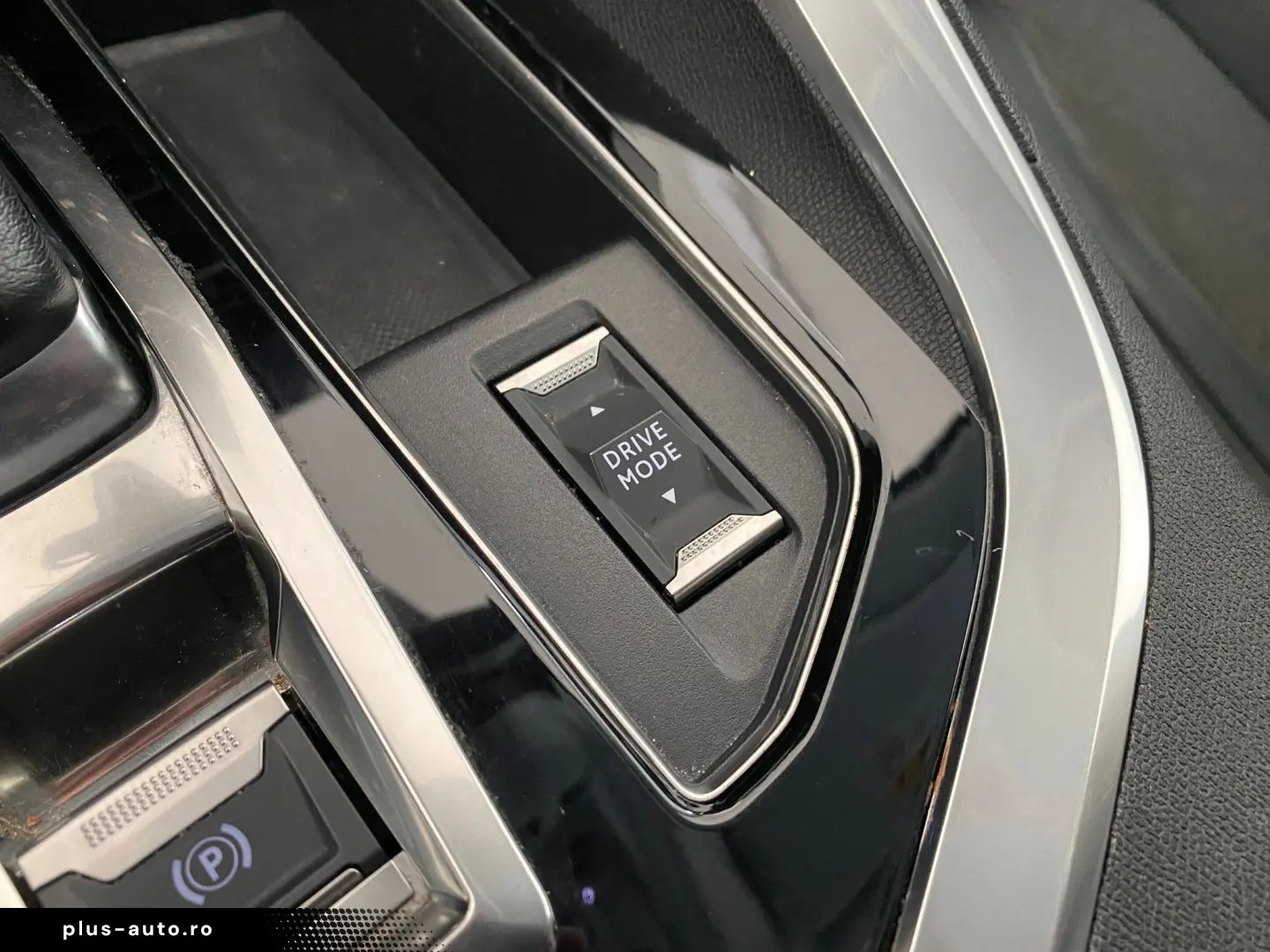 PEUGEOT 3008 1.2 PureTech 130CP Allure Pack EAT8 S&S