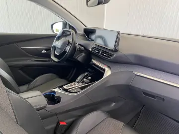 PEUGEOT 3008 1.2 PureTech 130CP Allure Pack EAT8 S&S