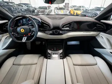 FERRARI Purosangue V12 DCT 4WD