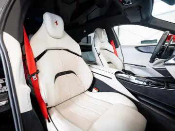 FERRARI Purosangue V12 DCT 4WD