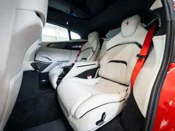 FERRARI Purosangue V12 DCT 4WD