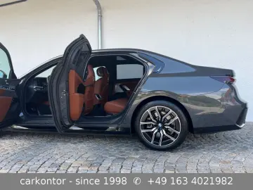 BMW 750e xdrive M SPORT   LOUNGE   THEATER   2025