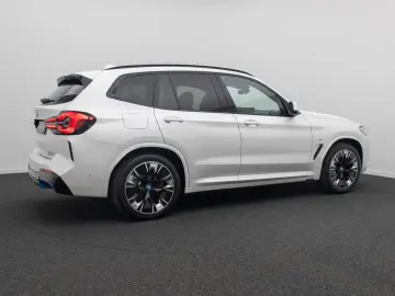 BMW iX3 IMPRESSIVE 360 DAB Alarm HUD Panorama 20Zoll