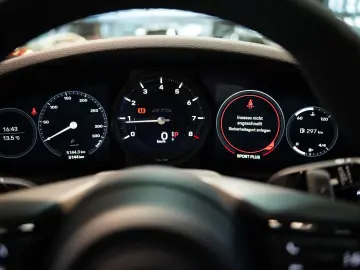 PORSCHE 911 (992) Carrera GTS  918 Sitze Carbondach  1.H