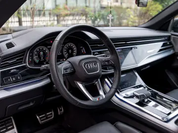 Audi Q8 60 TFSI e quattro S-line Garantie 3 ani