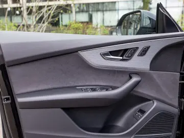 Audi Q8 60 TFSI e quattro S-line Garantie 3 ani