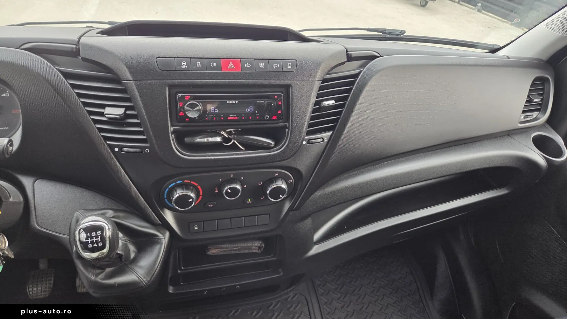 Iveco Daily 35-160 box 4.9m  impecabil  cash leasing