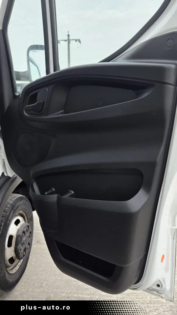 Iveco Daily 35-160 box 4.9m  impecabil  cash leasing