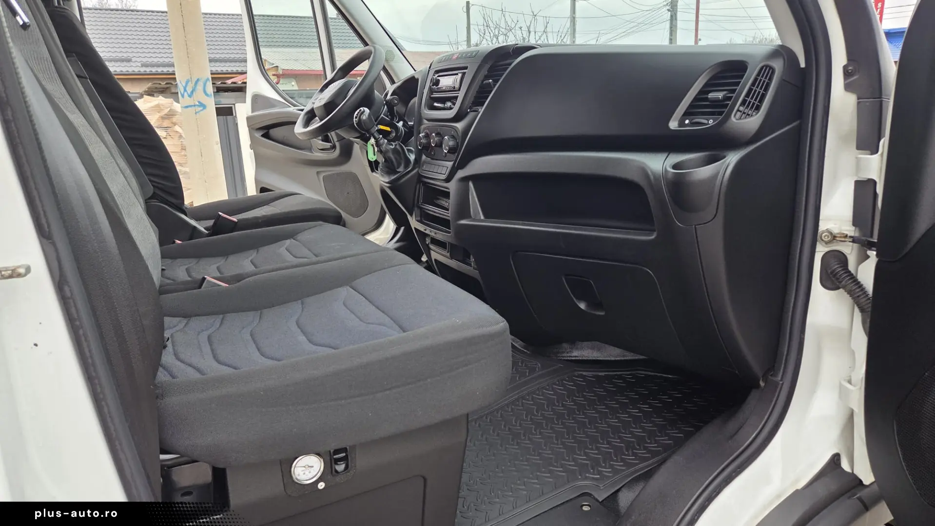 Iveco Daily 35-160 box 4.9m  impecabil  cash leasing