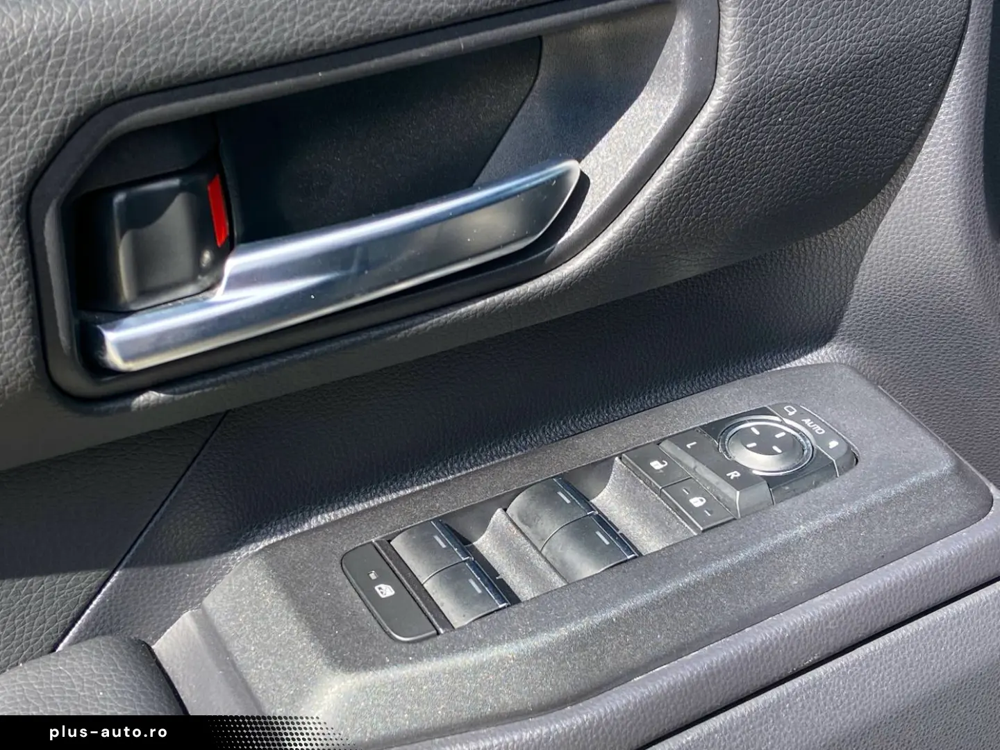 Toyota Land Cruiser 2.8l D-4D 204 CP A T 7 locuri Executive