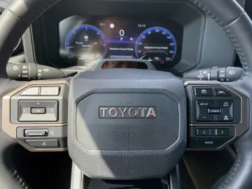 Toyota Land Cruiser 2.8l D-4D 204 CP A T 7 locuri Executive