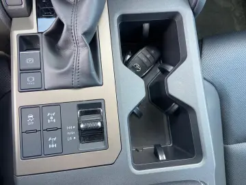 Toyota Land Cruiser 2.8l D-4D 204 CP A T 7 locuri Executive