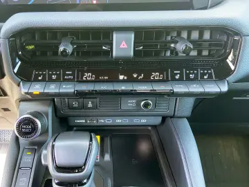 Toyota Land Cruiser 2.8l D-4D 204 CP A T 7 locuri Executive