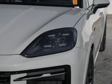 Porsche Cayenne E-Hybrid Coupe