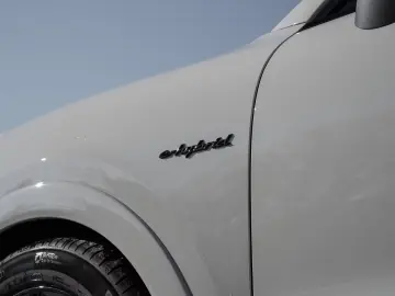 Porsche Cayenne E-Hybrid Coupe