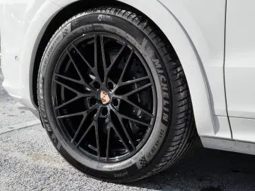 Porsche Cayenne E-Hybrid Coupe