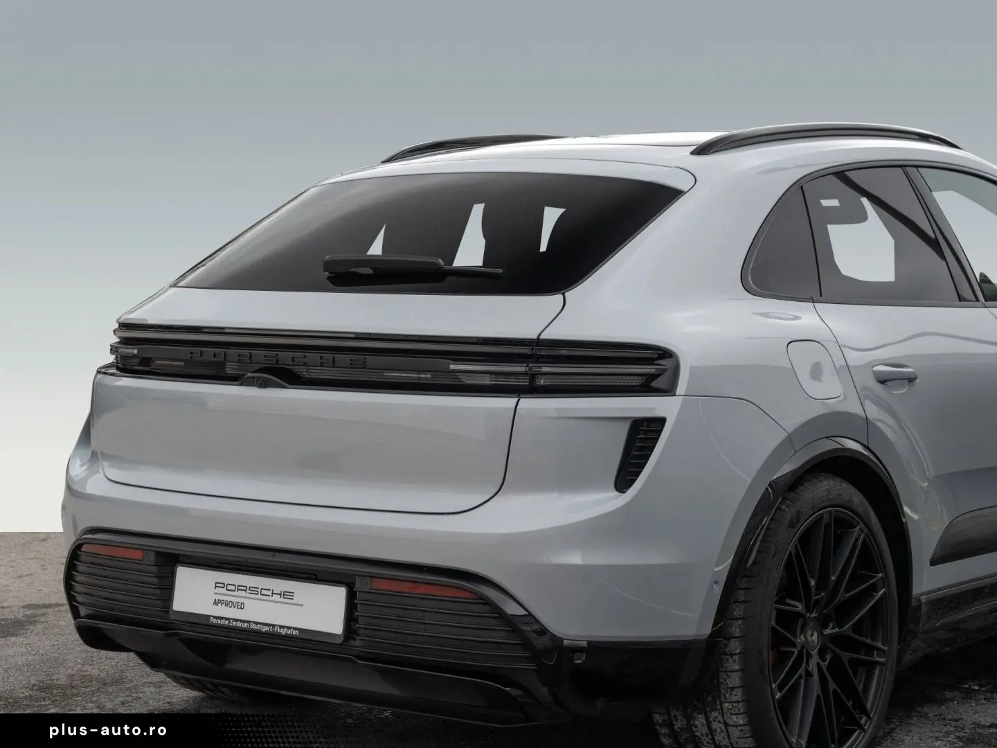 PORSCHE Macan Electric Turbo Burmester HeadUp InnoDrive