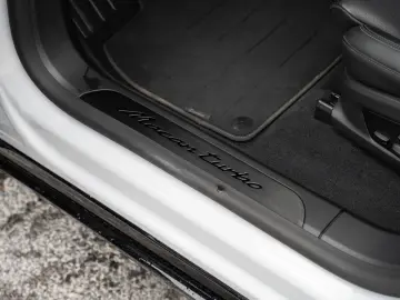 PORSCHE Macan Electric Turbo Burmester HeadUp InnoDrive