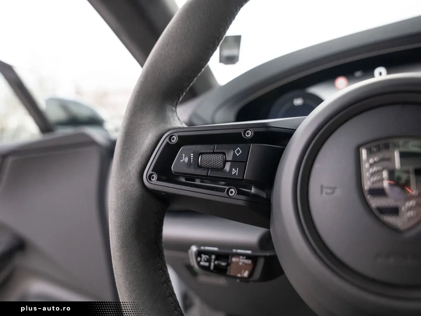 PORSCHE Macan Electric Turbo Burmester HeadUp InnoDrive