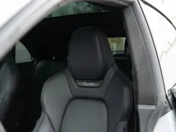 PORSCHE Macan Electric Turbo Burmester HeadUp InnoDrive