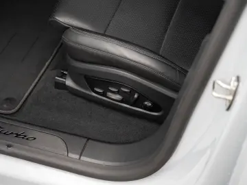 PORSCHE Macan Electric Turbo Burmester HeadUp InnoDrive