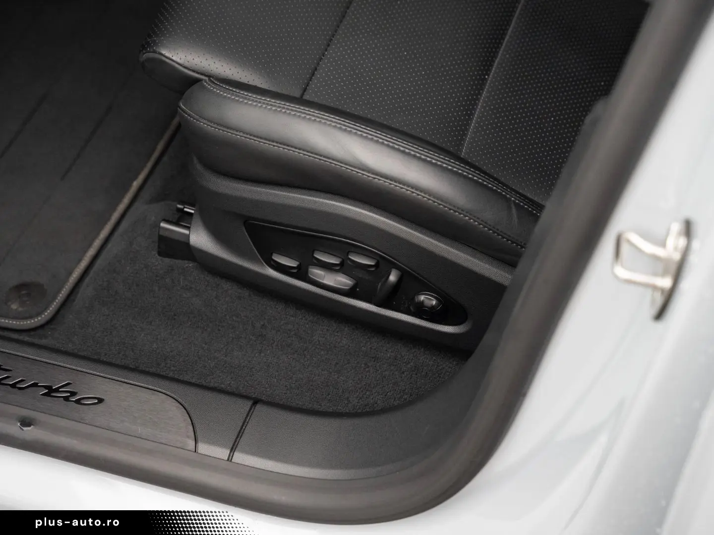 PORSCHE Macan Electric Turbo Burmester HeadUp InnoDrive