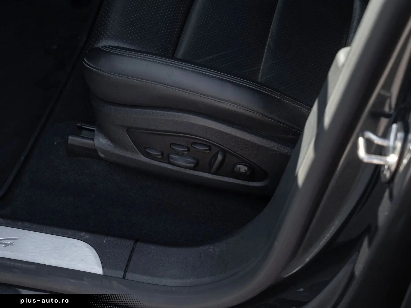 PORSCHE Macan 4 AHK Sport Chrono Paket Luftfederung