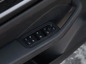 PORSCHE Macan 4 AHK Sport Chrono Paket Luftfederung