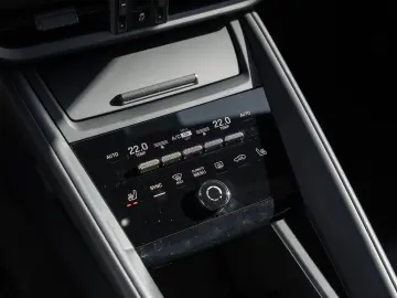 PORSCHE Macan 4 AHK Sport Chrono Paket Luftfederung