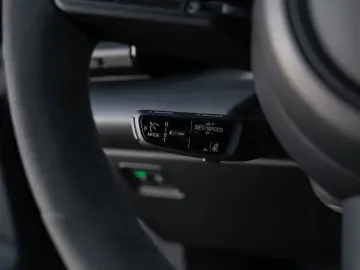 PORSCHE Macan 4 AHK Sport Chrono Paket Luftfederung