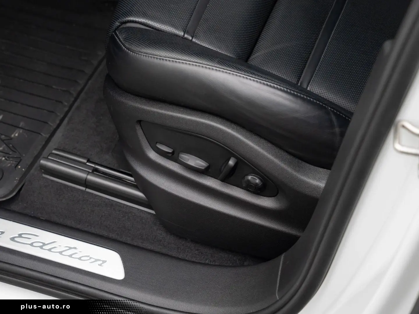 PORSCHE Cayenne Coupe Platinum Edition AHK Burmester