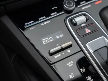 PORSCHE Cayenne Coupe Platinum Edition AHK Burmester