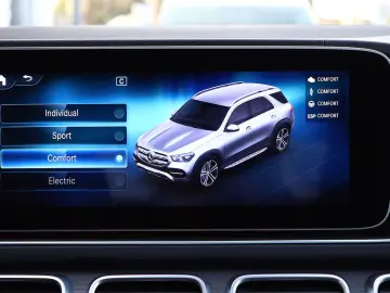 MERCEDES-BENZ GLE 350 de 4M AMG DISTRO PANO KAM360 AIRMATIC