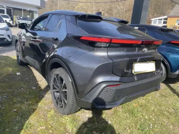 Toyota C-HR 1.8 Hybrid Team