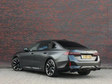 BMW 550e xDrive   Pano - Bowers&Wilkins